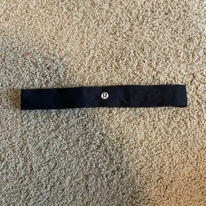 Black Lululemon headband